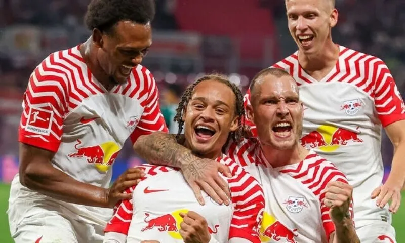 Hiện tại tiền đạo của RB Leipzig là ai?